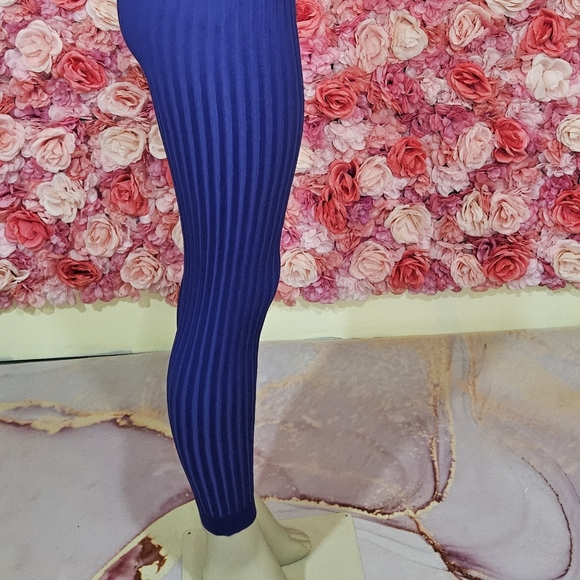 Two-piece Set(Purple)(NWT) - Picture 4 of 11